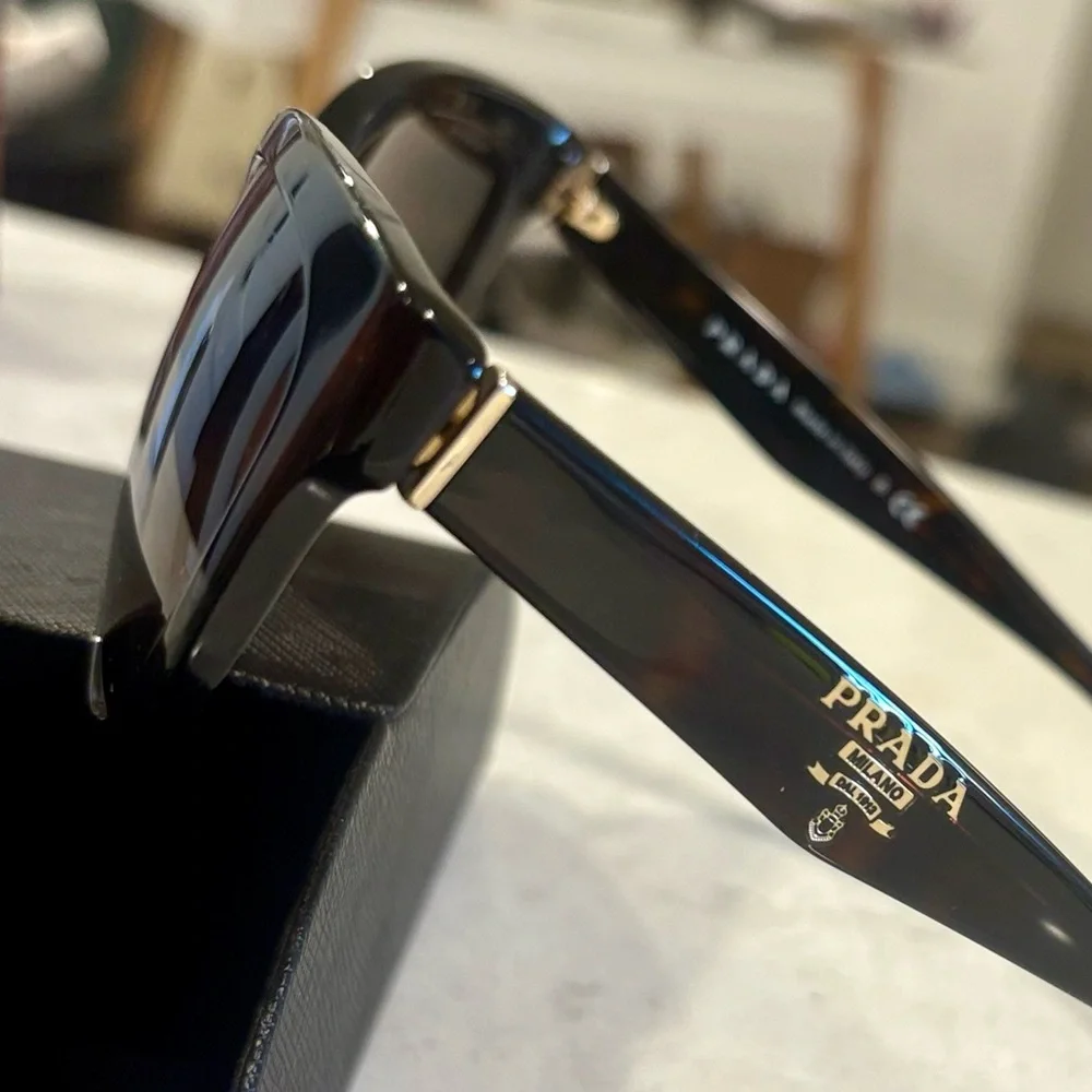 PRADA Tortoise Shell 🕶️ Sunglasses 👝🤎👜 - Picture 3 of 16